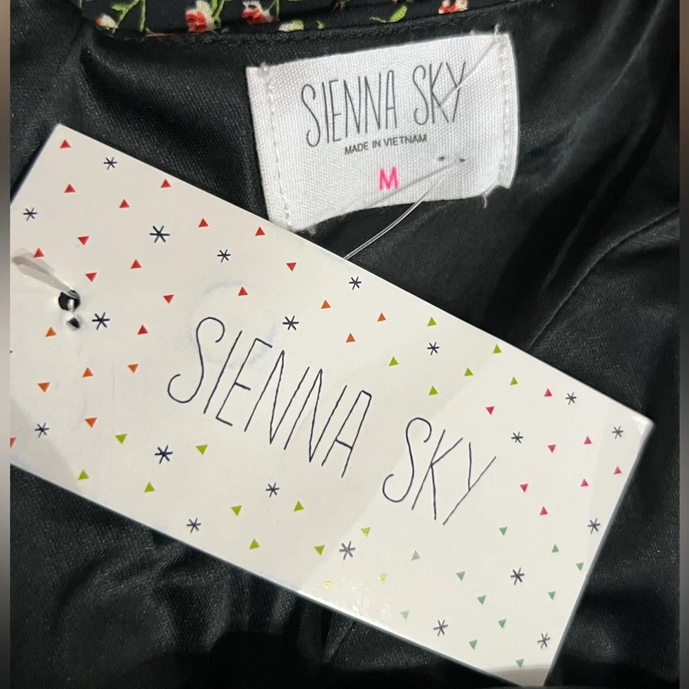 NWT Sienna Sky Floral Pattern Front Button Tie Back Women's Dress Size Medium - Picture 10 of 10